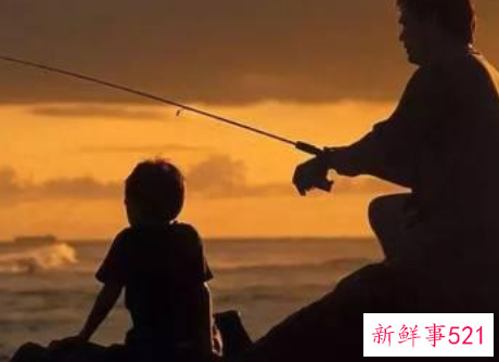 父亲表现出勇敢孩子则具阳刚之气