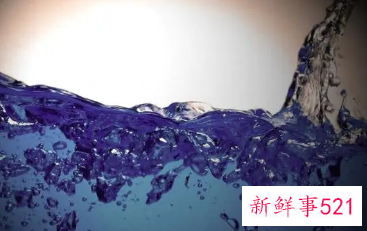 女人梦到很多水