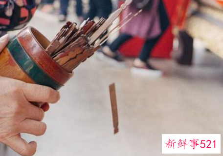 梦见自己抽签占卜是什么意思