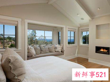 门口对窗户怎么摆床