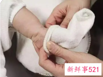 婴儿穿多少衣服合适睡觉