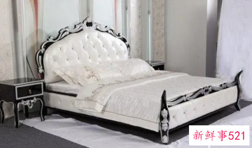 梦见床垫有个洞是什么