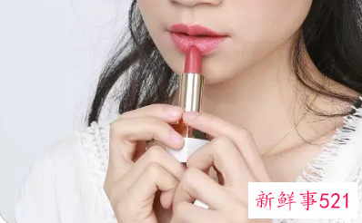 孕妇涂口红生下的孩子