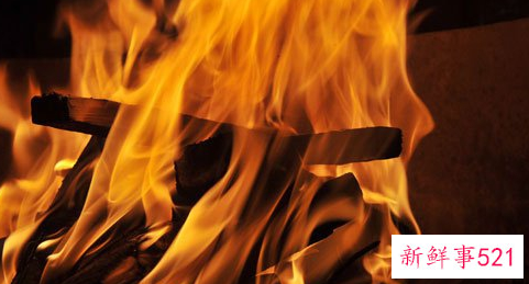 梦见火苗在脚下燃烧是什么意思