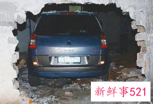 梦见房子被车撞了是什么意思