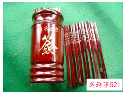 梦见自己抽签占卜是什么意思