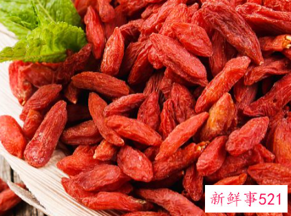 菊花玫瑰枸杞子泡水喝的功效与禁忌