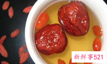天天用红枣枸杞泡水喝对身体好不好