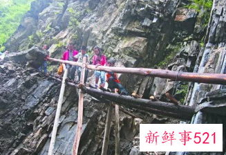 梦到悬崖峭壁有一条路