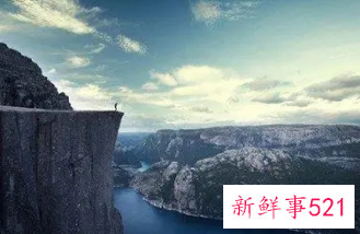 梦到悬崖峭壁有一条路