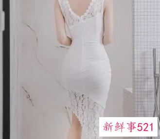 梦见性感女人掀开自己裙子