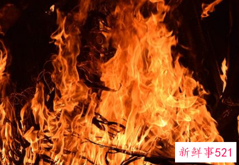 梦见火苗在脚下燃烧是什么意思