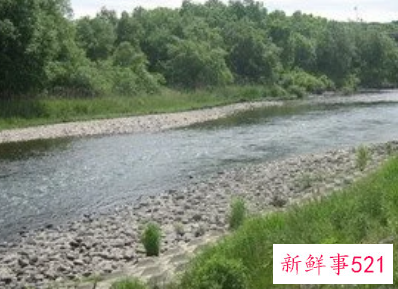 梦见家乡的河很美是什么意思