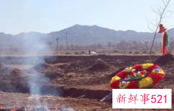 梦见好多人家一起办丧事