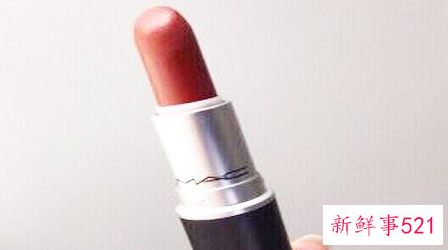 肤色暗黄用什么颜色口红