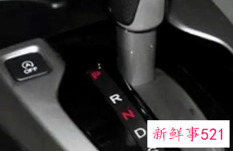 自动挡的车怎么开步骤