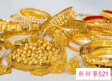 女人梦见在地上捡金首饰