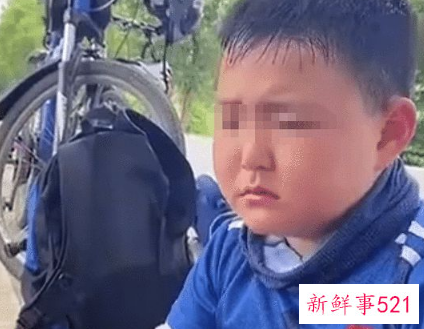父亲带8岁儿子骑行150公里回外公家
