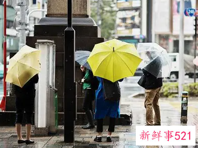 家门口放雨伞是什么意思