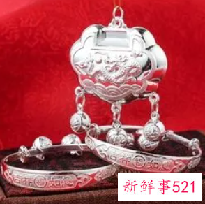 给满月婴儿的高档礼物