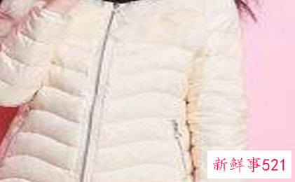 白色羽绒服搭什么颜色的帽子