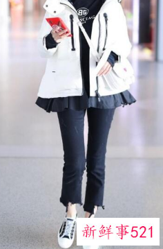 白色羽绒服搭什么颜色的帽子