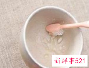 小苏打怎么洗杯子里的茶垢