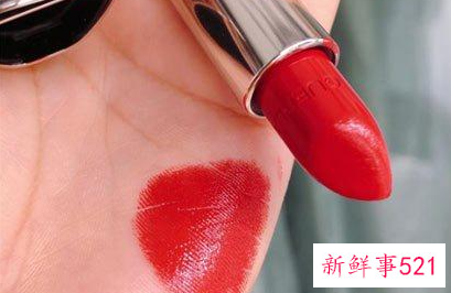 肤色暗黄用什么颜色口红