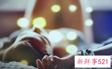 梦见自己坐保时捷车上