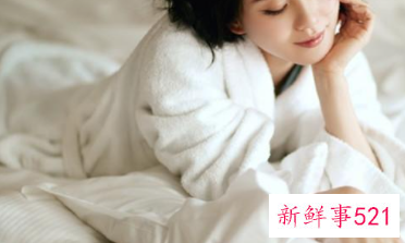 躺床上拍照怎么摆才好看