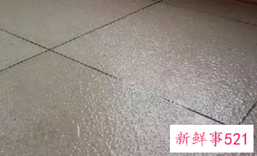 屋里一下雨地面上就出现水