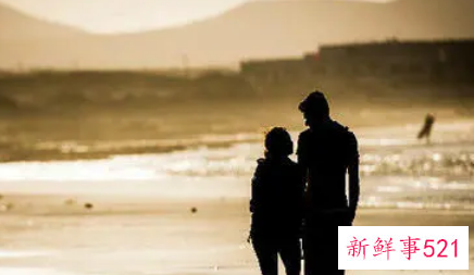 女生看见你忍不住笑什么意思