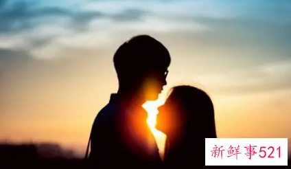 女生看见你忍不住笑什么意思