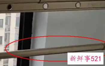 卧室挂衣架落地家用安装图