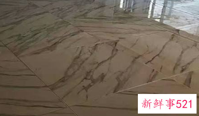 屋里一下雨地面上就出现水