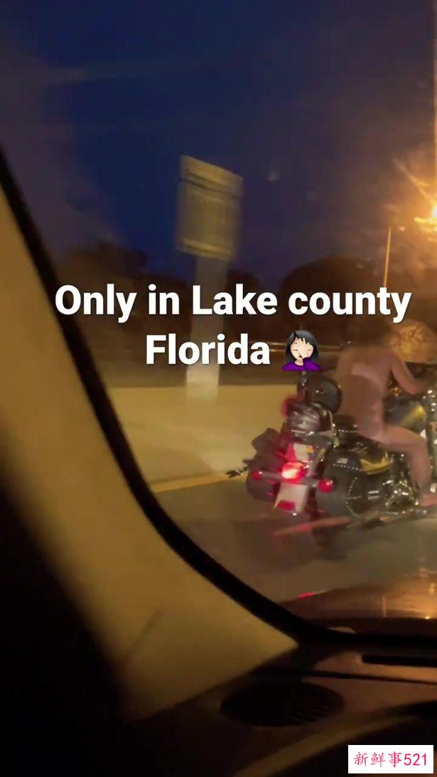 看呆!美国一全裸女子高速公路上骑着哈雷戴维森