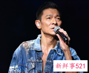 刘德华找向华强借钱，向太送他5个字