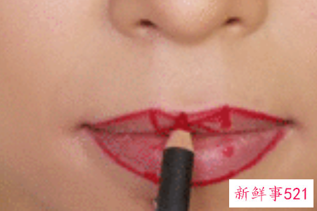 防止口红花妆脱妆的小技巧