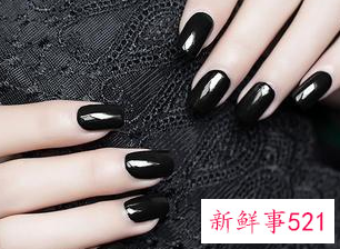 什么指甲的颜色显白