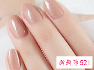 什么指甲的颜色显白