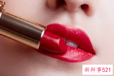 防止口红花妆脱妆的小技巧