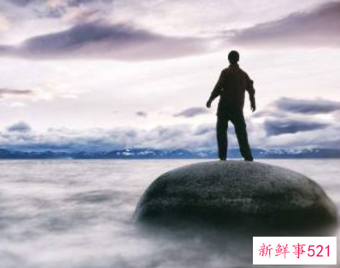 成熟的人眼里只有利益