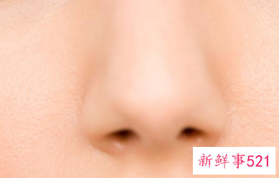 鼻子爱出油毛孔粗大有黑头