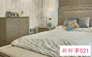 木纹地板配什么颜色衣柜