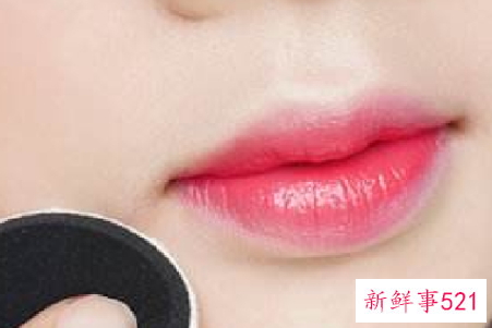 防止口红花妆脱妆的小技巧
