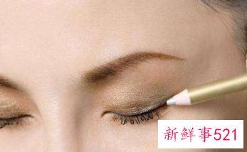 画眼线的正确步骤