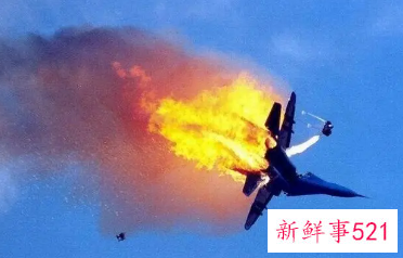 梦见飞机在我附近坠落