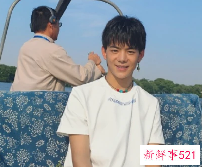 薇娅带丁真游西湖，青岛隔空喊话：丁真第二次去杭州了