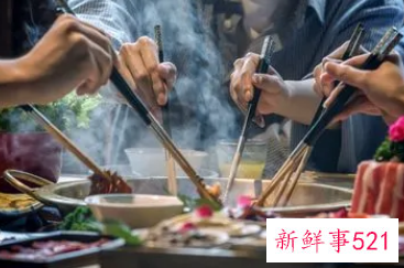 梦到几个朋友一起吃饭