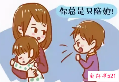 家有两宝爱争宠怎样平衡孩子们的情绪